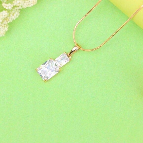 "Elegant White Pendant with Sparkling Stones in Gold-Plated Finish, XPPT1805 - Picture 4 of 13